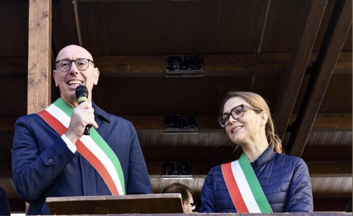 Sindaco Presciutti con Comune ospite d'onore 2024