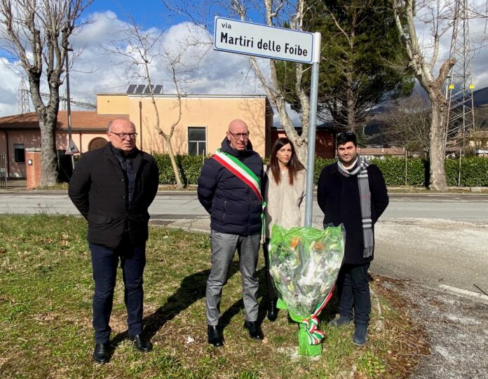 Il Sindaco con gli Assessore per le Foibe