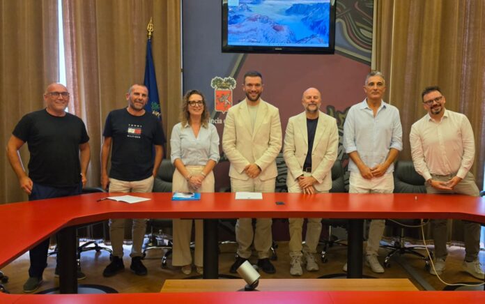 Firma protocollo - foto di gruppo